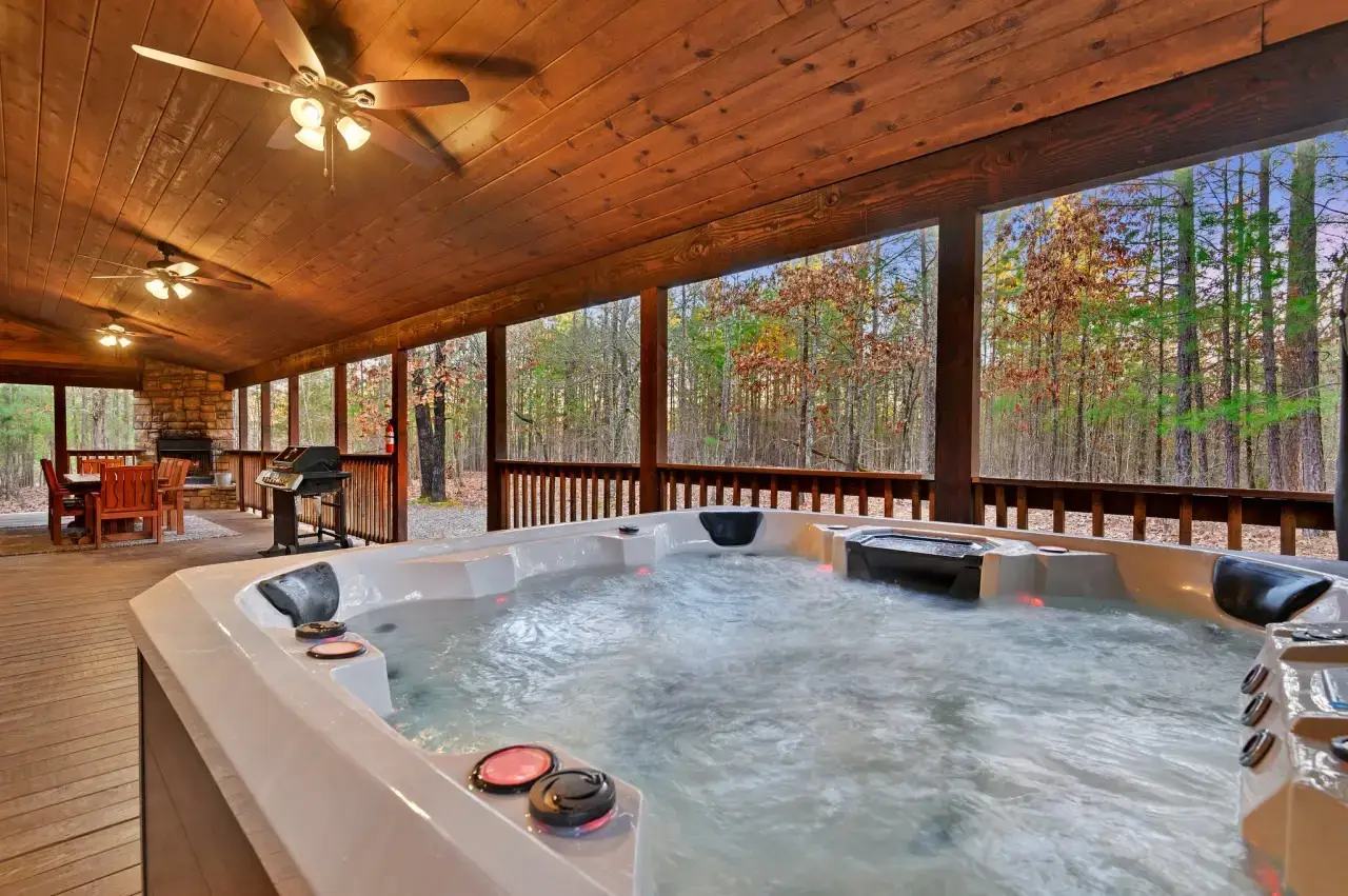 imgi_37_Wide-Glide-Lodge_-Luxury-Cabin-Hot-Tub_Fire-Pit-13-1