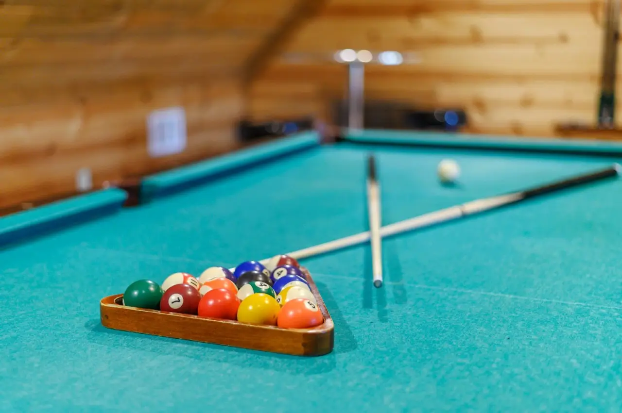 imgi_38_Wide-Glide-Lodge_-Luxury-Cabin-Hot-Tub_Fire-Pit-6-1