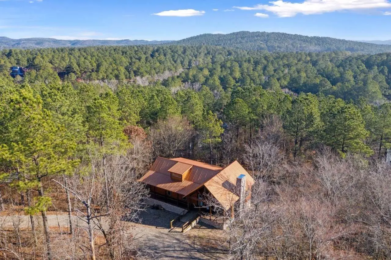 imgi_40_Twilight-Pines-Cozy-Cabin-w_Kids-Loft-_-Hot-Tub_-24