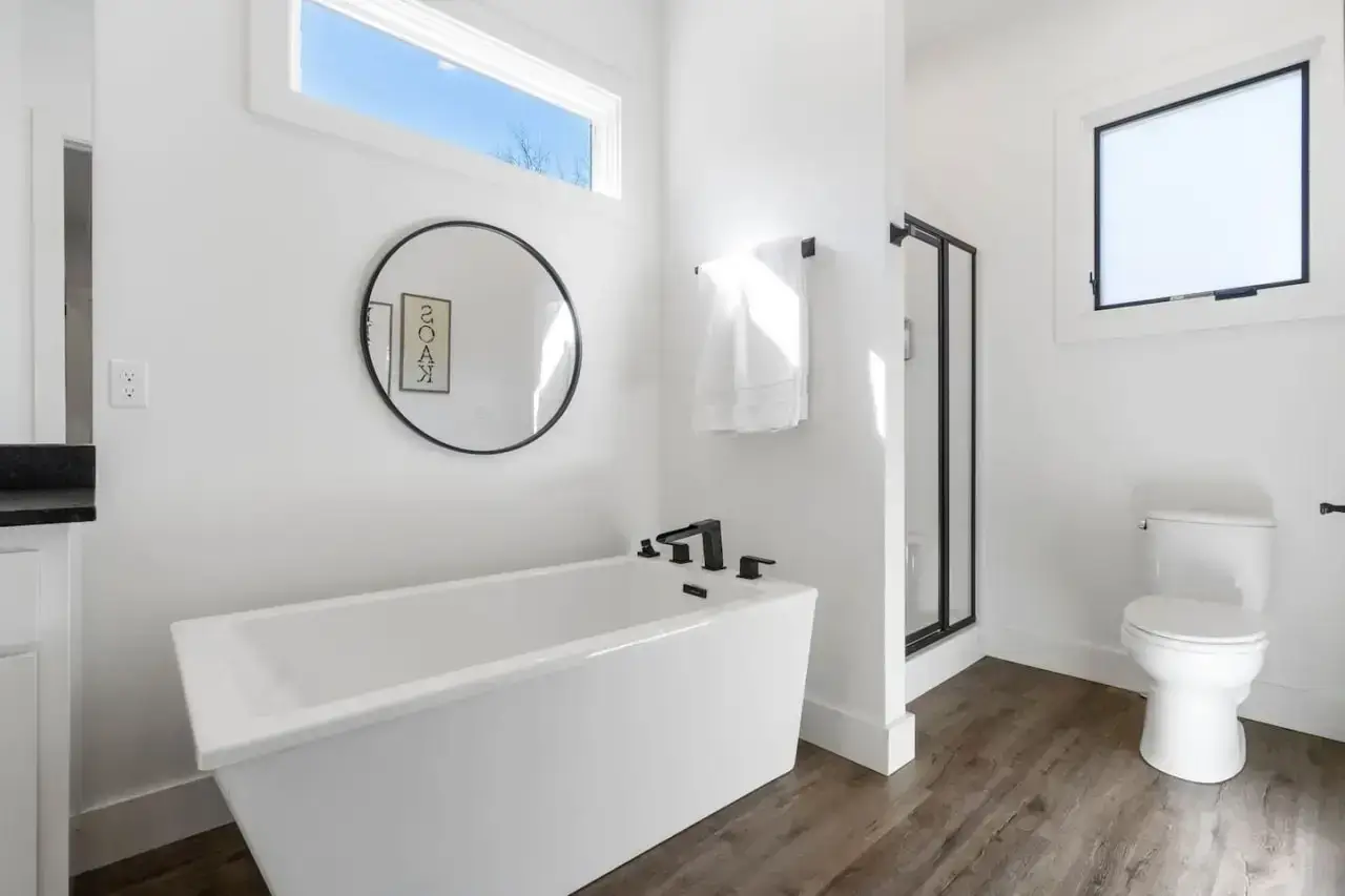 imgi_45_Slickrock-Chalet-Contemporary_Pet-friendly_Hot-tub-13