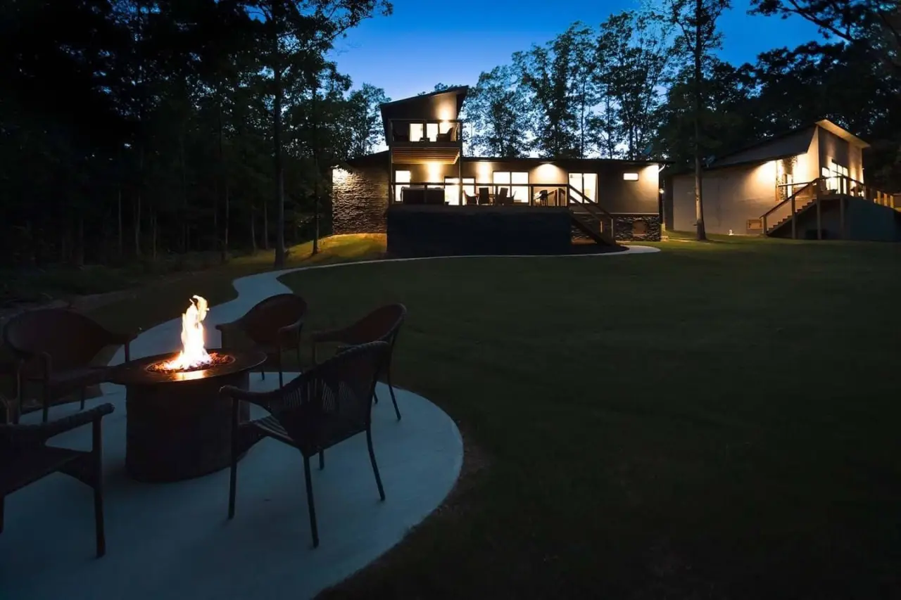 imgi_51_Rocky-Ridge-Chalet_-Hot-tub_Woodland-views_Back-40-3